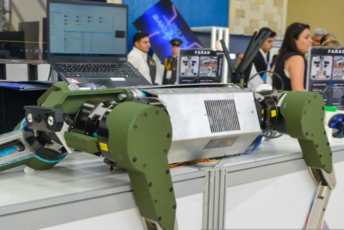 Azərbaycanda istehsal olunan “AİD-2” aparatı ilk dəfə nümayiş olunub - FOTO | FED.az