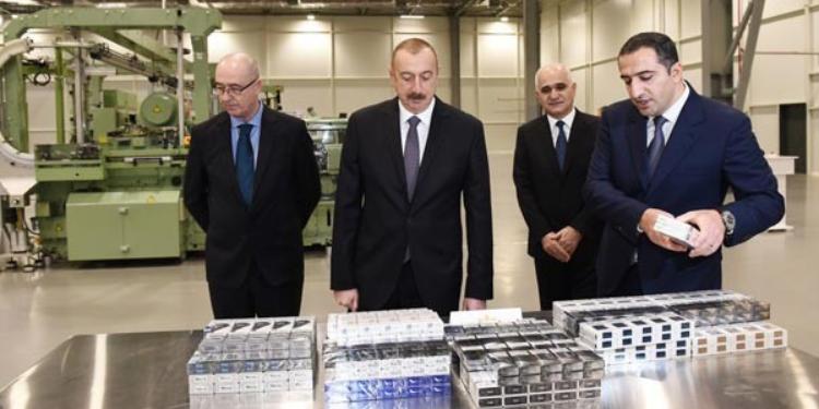 Prezident böyük siqaret fabrikinin açılışında | FED.az