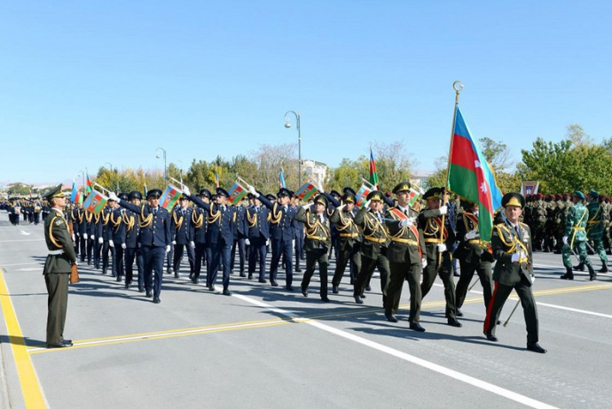 Ehtiyata və istefaya buraxılanların hərbi geyim formasını hansı günlərdə daşıya biləcəyi müəyyənləşir | FED.az