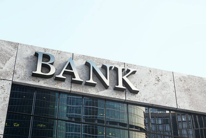 Azərbaycan banklarında müştərilərin əmanətləri 38 milyard manatı ötüv | FED.az