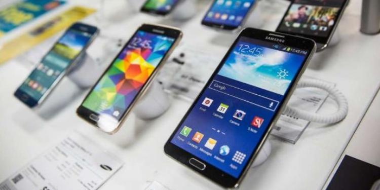 Dünyada smartfon satışı - AZALMAĞA BAŞLAYIB | FED.az