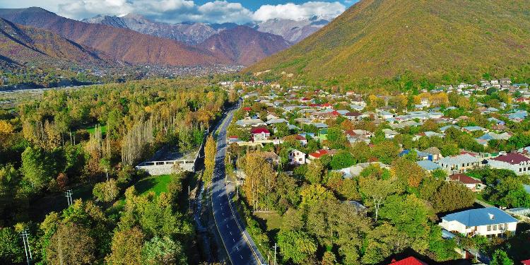 Azərbaycanda bu kəndə 72 ölkədən turist gəlir | FED.az