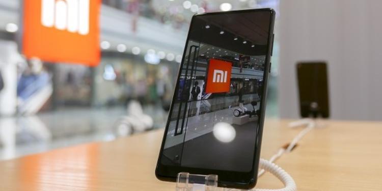 “Xiaomi” şirkəti üç gündə xeyli qiymətdən düşüb | FED.az