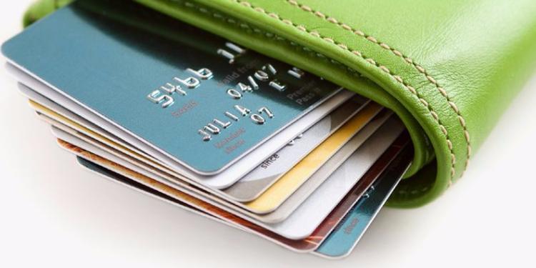 Banklar kredit kartı olanlardan əlavə vəsait tələb edir | FED.az