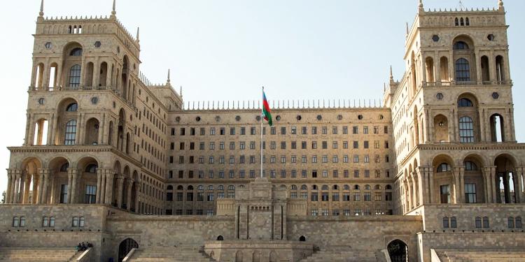 Сотрудников упраздненных госструктур Азербайджана обеспечат работой | FED.az
