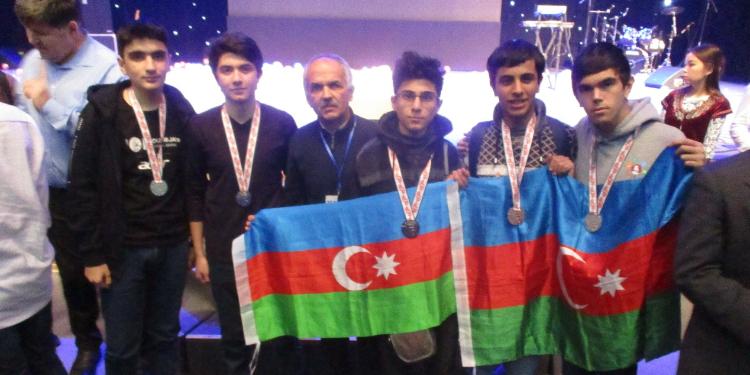 Azercell в очередной раз поддержал учеников, участвующих в Олимпиаде | FED.az