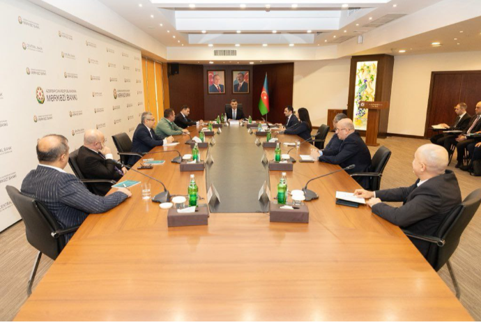 Mərkəzi Bankda ekspertlərlə makroiqtisadi proseslər müzakirə edilib - FOTOLAR | FED.az