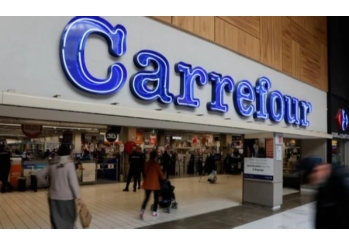 Fransada kütləvi iğtişaşlar Carrefour-a ağır zərbə vurub – 50 mağazasına hücum edilib, bazar dəyəri 1,7 milyard avro azalıb