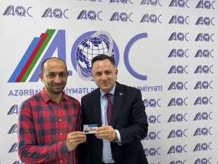 AQC üzvlərinə yeni vəsiqələr təqdim olunub – FOTO - VİDEO | FED.az