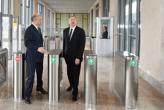 İlham Əliyev yenidən qurulan metro stansiyasında - FOTO