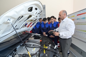 Hibrid avto ustası, aşbaz, parnik işçisi və …məktəbdə otel - [red]Peşə təhsili əmək bazarına yeni qapı açıb –REPORTAJ[/red] | FED.az