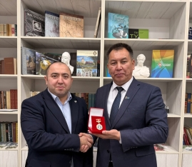 Aqil Ələsgər Bişkekdə medalla təltif olundu – Qırğızıstan Jurnalistlər Birliyinin fəxri üzvü seçildi | FED.az