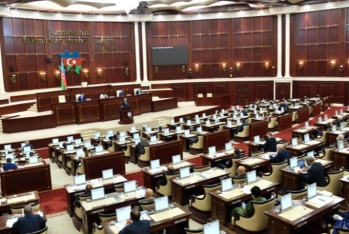 Komitə sədri Prezidentin geri qaytardığı qanunda aparılan təkmilləşdirmənin əsas istiqamətlərini və detalları açıqlayıb
