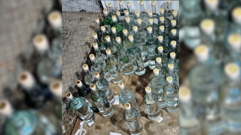 Bakıda saxta aksiz markalı araqlar istehsal edən obyekt aşkarlandı - FOTOLAR | FED.az