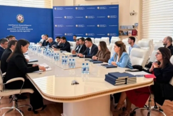 20-yə yaxın avtomobil distribütoru və satıcısının nümayəndələri Dövlət Agentliyində olublar