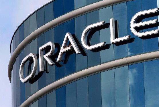 Прибыль Oracle упала на 8%