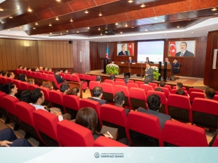 AYİB nümayəndələri AMB-də üzən faiz dərəcəli istiqrazlar mövzusunda təqdimat keçirib - FOTO | FED.az