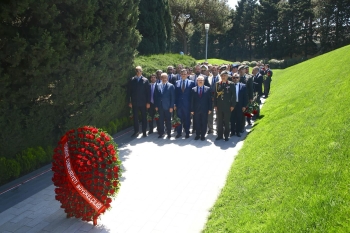 ATİB və digər qurumların nümayəndələri Fəxri Xiyabanı ziyarət edib - [red]FOTOLAR [/red] | FED.az
