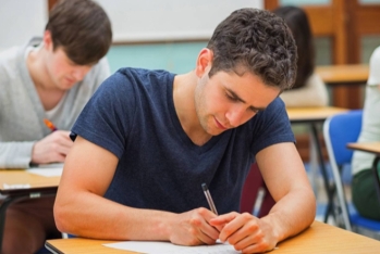 Qiyabi təhsil alanlara hərbi çağırışla bağlı möhlət verilməsi təklif edilir