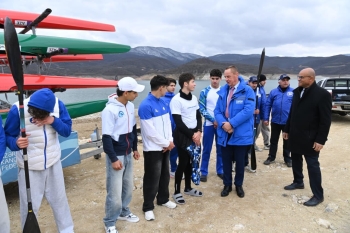 Beynəlxalq kanoe federasiyalarının prezidentləri Sərsəng su anbarına baxış keçiriblər - FOTOLAR | FED.az