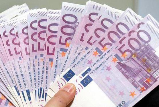 Azərbaycanda banklarda 500 avroya 1 faiz komissiya tutulur