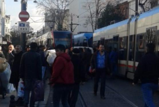İstanbulda tramvay qəzası baş verib, ölən var