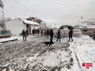 Təbii ehtiyatların qanunsuz istismarını araşdıran qrup Xocalıda Rusiya hərbçiləri ilə - MÜZAKİRƏ APARACAQ - FOTOLAR[b][red] - YENİLƏNİB[/red][/b] | FED.az