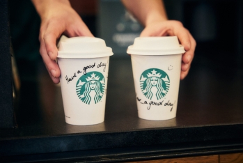 Starbucks üçün qəhvə çatdırılması xidməti artıq 1 milyard dollarlıq biznesə çevrilib