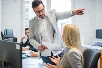 İşçi rəhbərdən şikayət etdiyinə görə işdən çıxarılarsa, onun iş yeri bərpa edilir - Xidmət rəisi