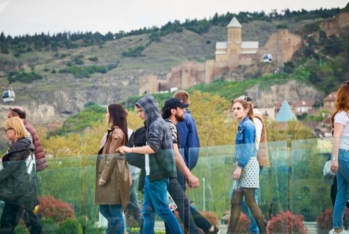 Gürcüstanın birinci rübdə azərbaycanlı turistlərdən gəlirləri 48 milyon dolları ötüb