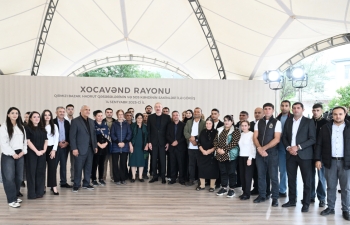 "Özünə hörmət edən insan heç vaxt orada yaşamazdı"- [red]PREZİDENT QIRMIZI BAZARDA SAKİNLƏRLƏ GÖRÜŞDÜ[/red] | FED.az