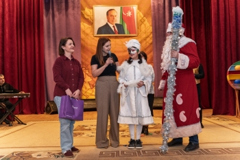 «Azercell Könüllüləri» поздравили детей с Новым Годом! | FED.az