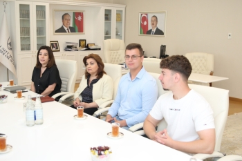 Rektor BANM-də təhsil alan rumıniyalı tələbələrlə görüşüb | FED.az