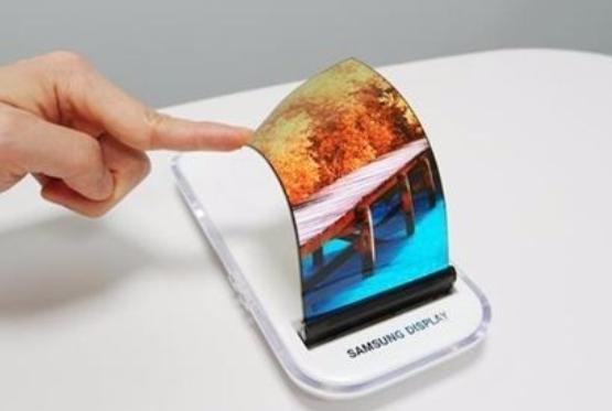 Samsung выпустит складной смартфон, который сможет разворачиваться в планшет