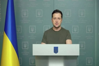 Zelenski: "Ukrayna ordusu əsas istiqamətlərdə hücumun qarşısını alır"