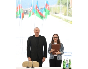 Prezident Kəlbəcər şəhərinin sakinləri ilə görüşüb, onlara mənzillərin açarlarını təqdim edib - [red]YENİLƏNİB[/red] | FED.az