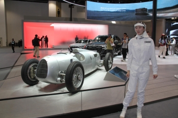 Pekində dünyanın ən böyük avtomobil sərgisi öz işinə başlayıb - FOTOLAR | FED.az