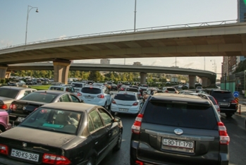 Azərbaycanda avtomobillərin sayı artır