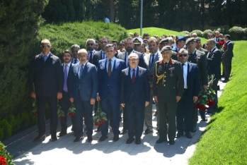 ATİB və digər qurumların nümayəndələri Fəxri Xiyabanı ziyarət edib - FOTOLAR 