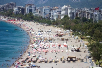 Antalyaya bir gündə - 100 MİN TURİST GƏLDİ