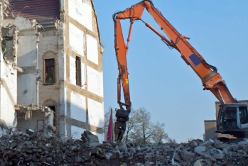 В Азербайджане будут снесены 17 многоквартирных домов, находящихся в состоянии чрезвычайного положения - СУММА