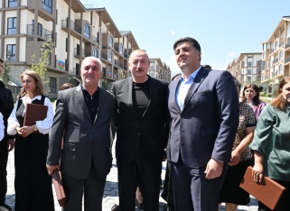 Prezident Kəlbəcər şəhərinin sakinləri ilə görüşüb, onlara mənzillərin açarlarını təqdim edib - [red]YENİLƏNİB[/red] | FED.az