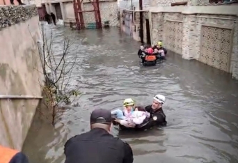 Bakıda bəzi əraziləri yenidən su basdı - [red]İnsanlar təxliyə edilir - VİDEO[/red] | FED.az