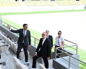 Prezident İlham Əliyev Mehriban Əliyeva Gəncə şəhər stadionunda tikinti işlərinin gedişi ilə tanış olublar - [red]YENİLƏNİB[/red] | FED.az