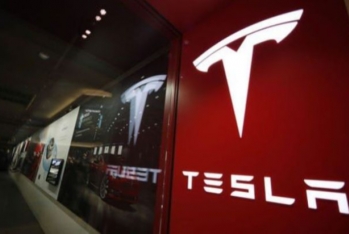 İlon Maskın “Tesla”sı itirə-itirə gedir – Səhmlər bir günə 11% ucuzlaşdı