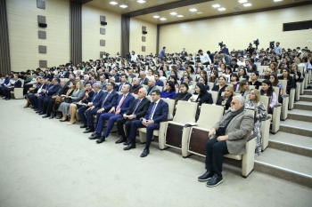 Bakı Ali Neft Məktəbində Mədəniyyət və İncəsənət Universitetinin 100 illik yubileyi qeyd olunub - FOTOLAR | FED.az