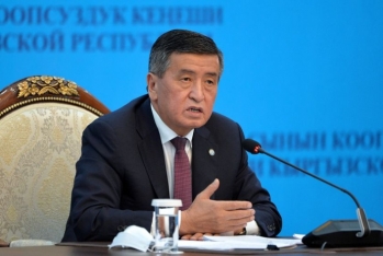 Qırğızıstan prezidenti - İstefa Verdi