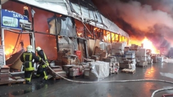 “EuroHome”da malları yanan sahibkar: Bazarın yarısının - SIĞORTASI YOXDUR