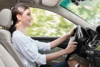 Sürücülük vəsiqəsi alan qadınların sayı 4 dəfə artıb