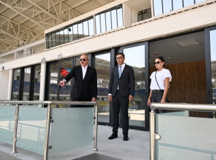 Prezident İlham Əliyev Mehriban Əliyeva Gəncə şəhər stadionunda tikinti işlərinin gedişi ilə tanış olublar - [red]YENİLƏNİB[/red] | FED.az